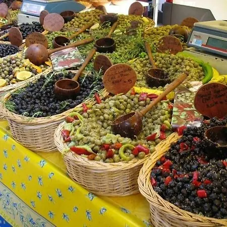 Riviera Center 公寓 *